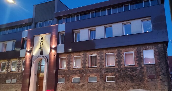 Laisvės gynėjų dieną – languose žvakučių liepsnelės  