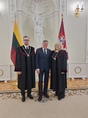 Prisiekė garbingai eiti teisėjo pareigas